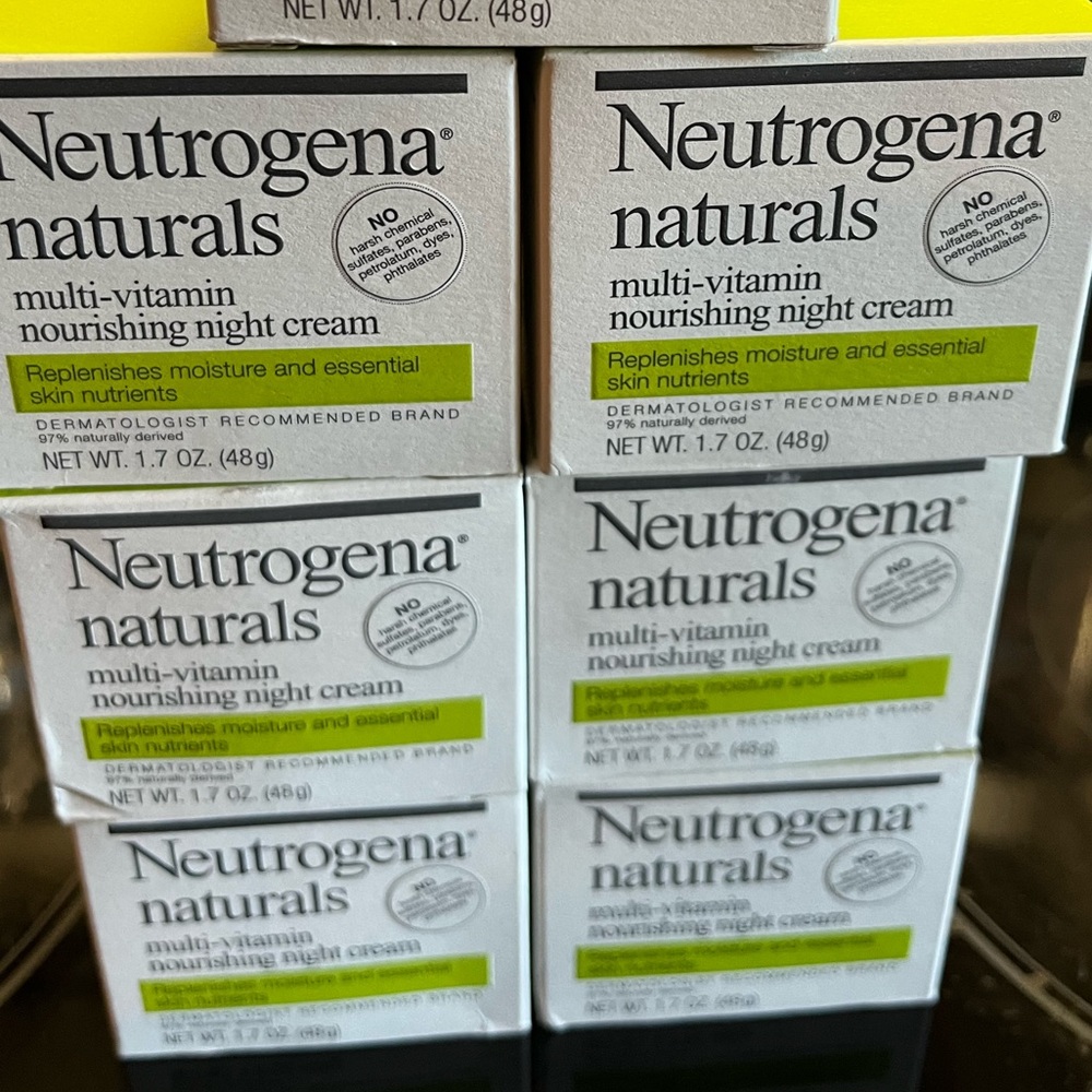 NIB Discontinued Neutrogena naturals multi-vitamin nourishing night cream